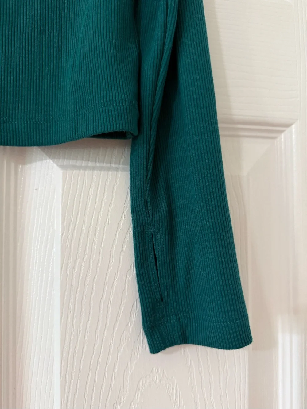 Old Navy Girls Emerald Green long sleeve ribbed crop top in a Medium (8)